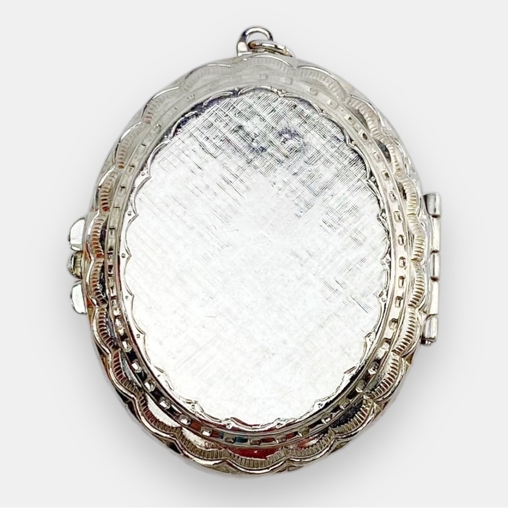 Vintage Locket Pendant​ - Picture 2 of 4